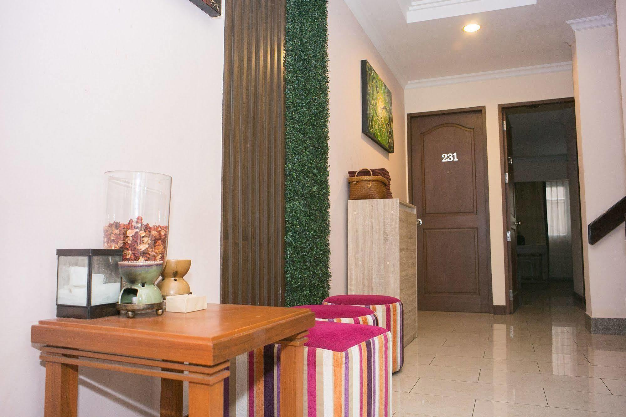 Zen Rooms Silom 12 Bangkok Exterior foto